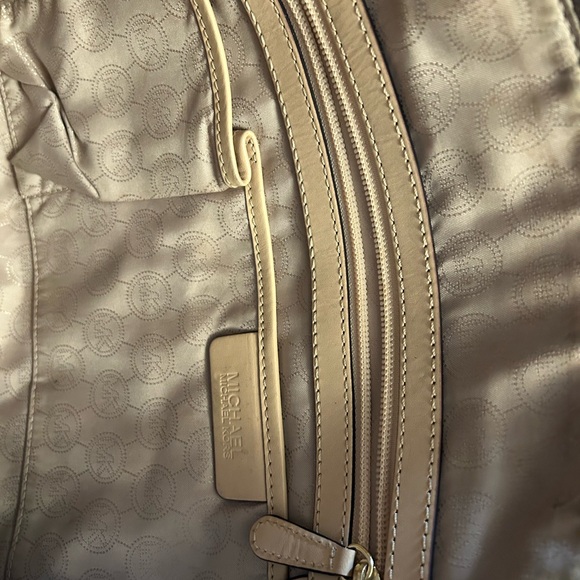 Michael Kors bag - Picture 7 of 11